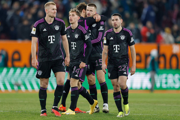 Dengan minimnya sisa waktu yang tersisa, Bayern berhasil mempertahankan keunggulan 3-2 atas Augsburg dan mempertahankan posisi dua dengan 47 angka dari 19 laga. Sedangkan Augsburg terpaku di peringkat 12 dengan 21 poin dari 19 pertandingan.