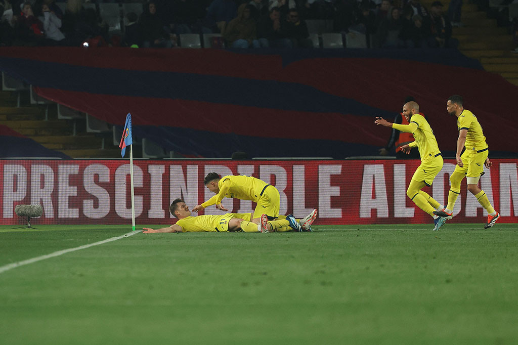 Barca yang mengincar kemenangan bermain lebih terbuka. Hal ini membuat lubang menganga tercipta di lini belakang mereka yang dimanfaatkan Sorloth untuk mengembalikan keunggulan Villarreal pada menit ke-99. Kebobolan membuat Barca kian agresif menyerang. Namun, hal ini malah menjadi bumerang karena lewat serangan balik, Villarreal berhasil menambah gol lewat sontekan Jose Luis Morales memanfaatkan umpan Goncalo Guedes.