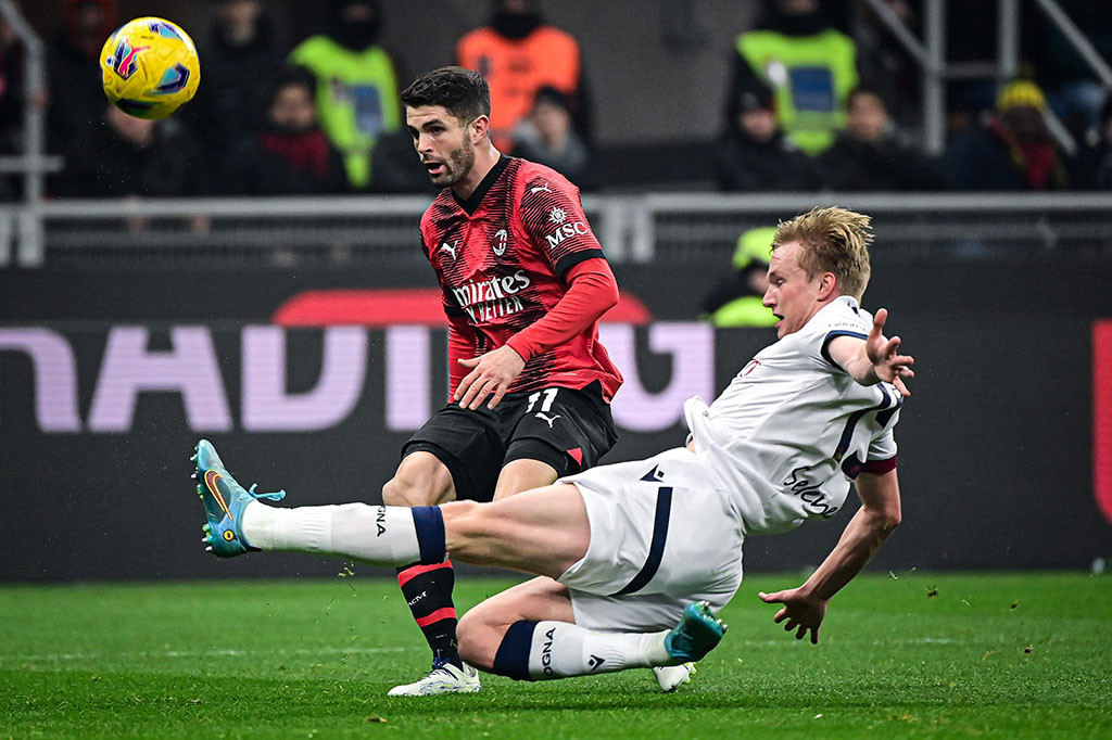 Tim Tamu mampu mencetak gol pembuka pada menit ke-29. Joshua Zirkzee mencatatkan namanya di papan skor usai sepakannya dari sudut sempit melewati sela kaki dari penjaga gawang Mike Maignan.