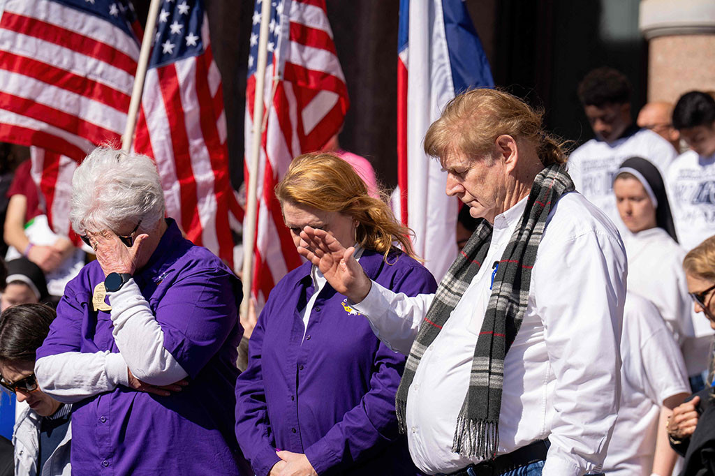 Keputusan Mahkamah Agung pada tahun 2022 yang mengakhiri hak federal atas prosedur aborsi merupakan kemenangan besar bagi gerakan anti-aborsi, meskipun sejak itu Partai Demokrat telah mampu berkampanye dengan kuat untuk mendukung akses aborsi.