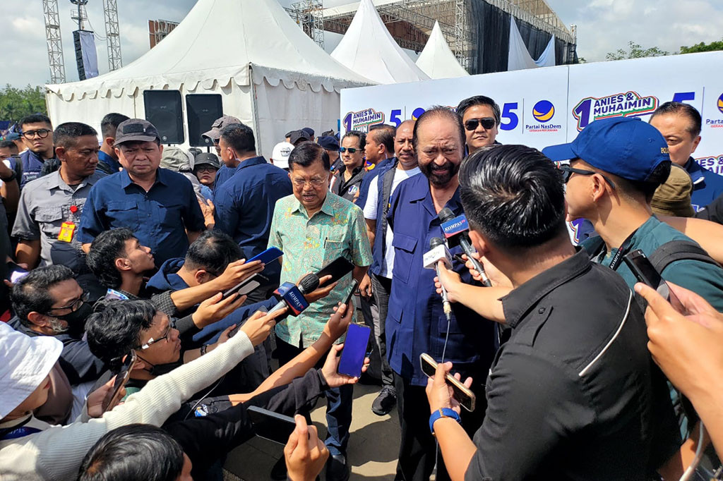JK sendiri kepada wartawan, mengaku sangat terkesan atas sambutan masyarakat dan simpatisan warga Kota Bandung yang hadir di Lapangan Tegallega. Semangat masyarakat juga kader yang hadir memberikan harapan
ke depan.