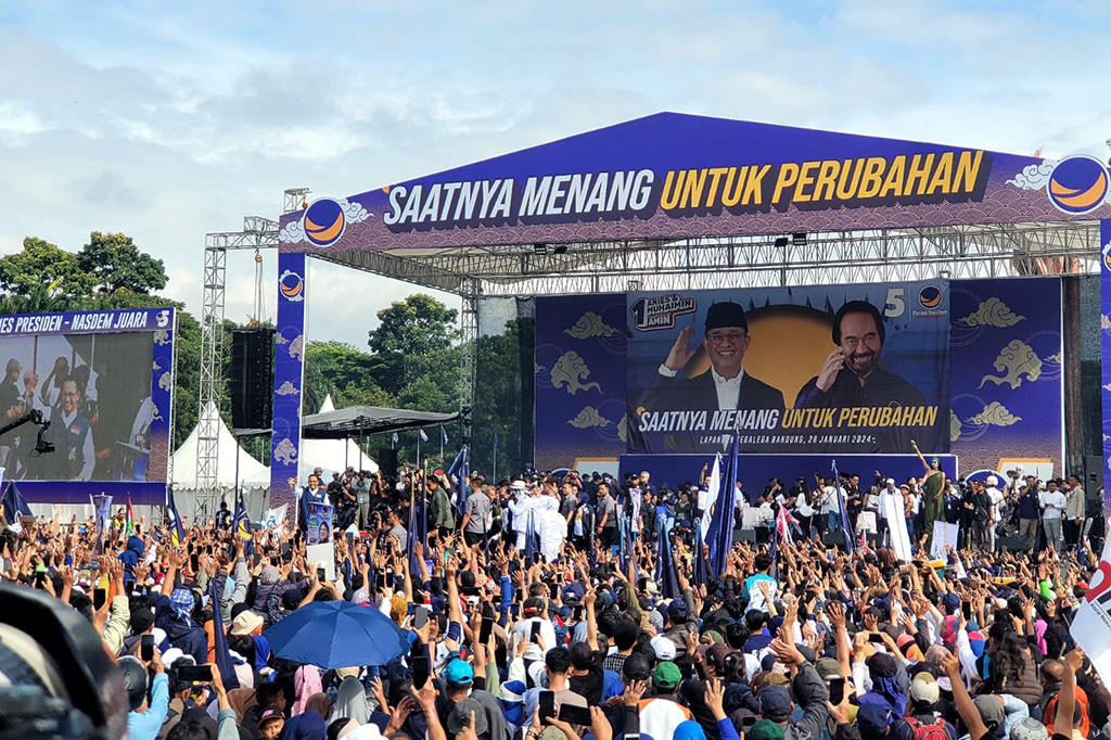 Ketua Umum DPP Partai NasDem, Surya Paloh, menyebut keberadaan mantan Wakil Presiden Jusuf Kalla (JK) pada kampanye akbar Partai NasDem di Lapangan Tegallega Kota Bandung, Jawa Barat pada Minggu, 28 Januari 2024, untuk memberikan semangat atau motivasi menjelang pelaksanaan pencoblosan pada 14 Februari 2024 mendatang. JK terlihat hadir saat Partai NasDem menggelar kampanye akbar bersama calon presiden nomor urut 1, Anies Baswedan.