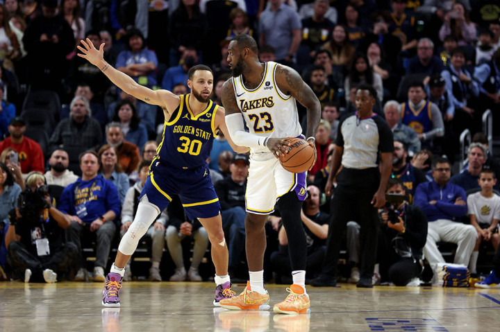 Curry, MVP dua kali berusia 35 tahun, berakhir di pihak yang kalah meski tampil luar biasa dengan mencetak 46 poin dan tujuh assist.