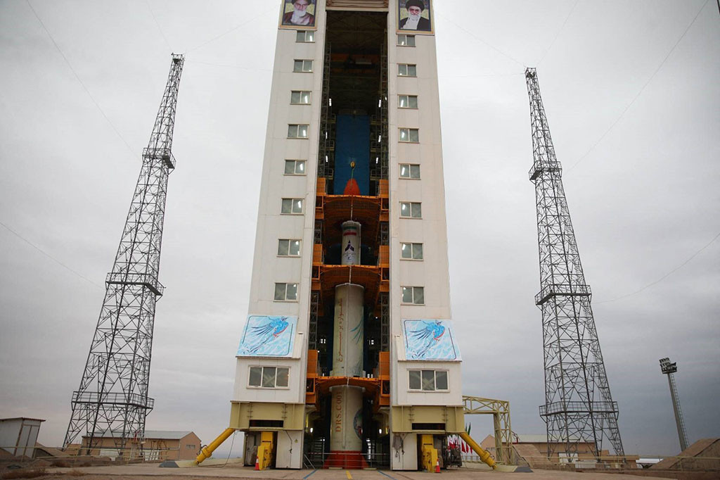 Iran pada hari Minggu, 28 Januari 2024 mengatakan pihaknya secara bersamaan meluncurkan tiga satelit ke orbit, hampir seminggu setelah peluncuran satelit penelitian oleh Garda Revolusi menuai kritik dari Barat.