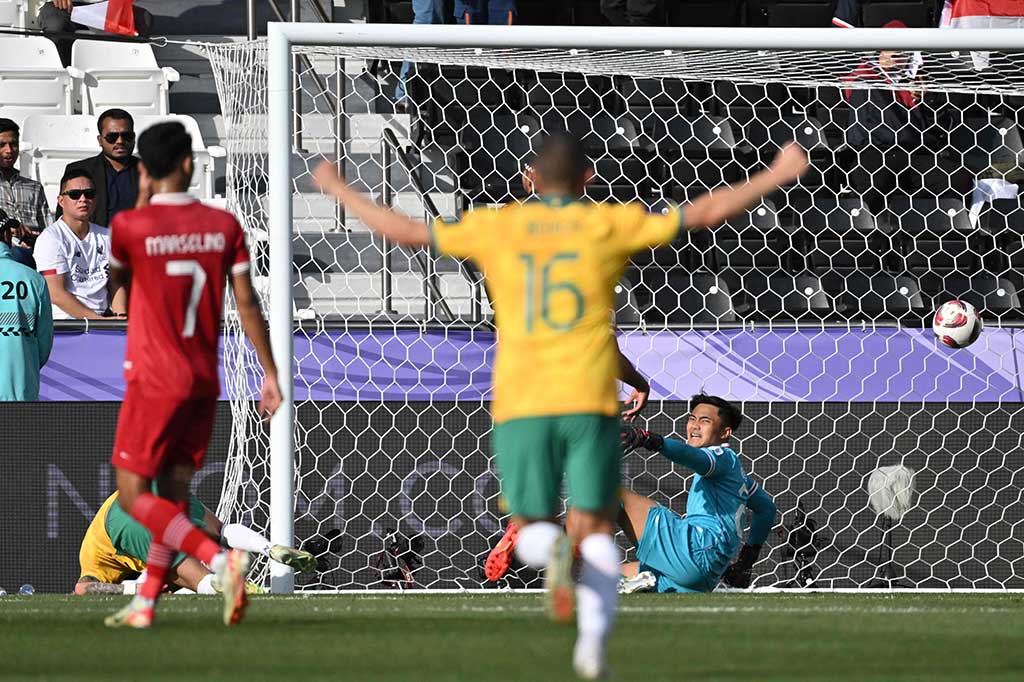Australia memperbesar keunggulan menjadi 3-0 pada menit ke-89 lewat sontekan pemain pengganti Craig Goodwin. Goodwin berhasil menyambar bola liar hasil sundulan Irvine yang ditepis Ernando.