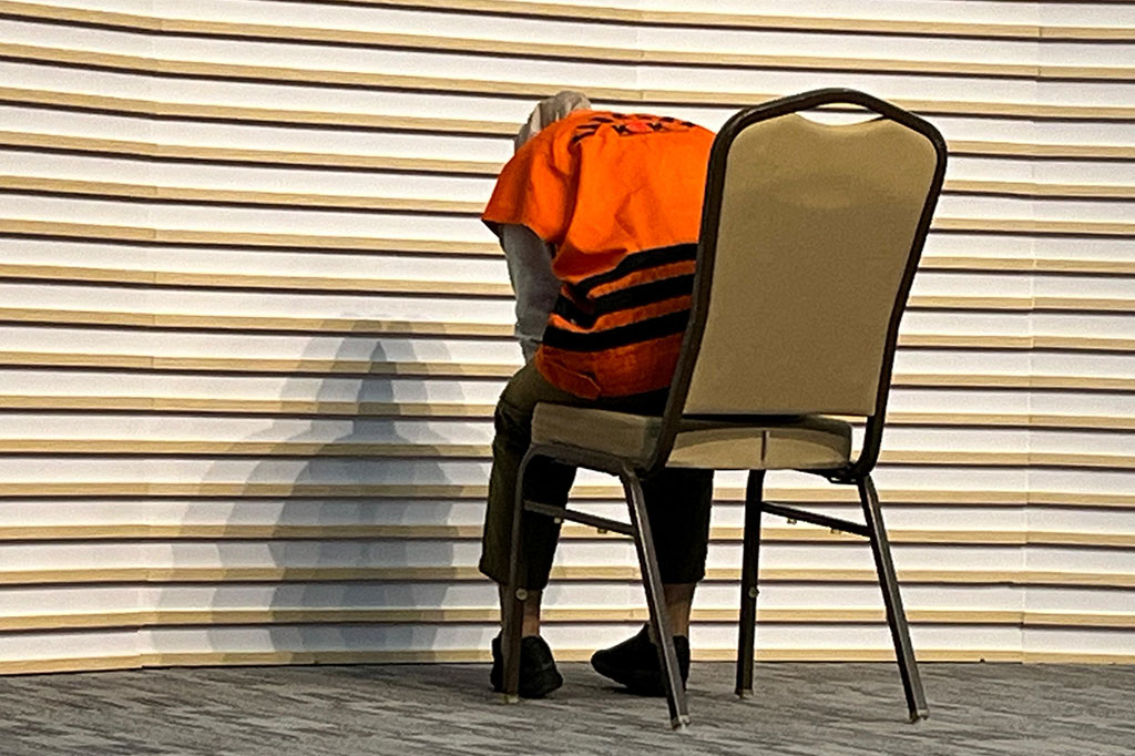 Atas perbuatannya, Siska disangkakan melanggar Pasal 12 huruf f Undang Nomor 31 Tahun 1999 tentang Pemberantasan Tindak Pidana Korupsi sebagaimana telah diubah dengan Undang-Undang Nomor 20 Tahun 2001 tentang Perubahan Atas Undang-Undang Nomor 31 Tahun 1999 tentang Pemberantasan Tindak Pidana Korupsi Jo Pasal 55 ayat (1) ke 1 KUHP. 