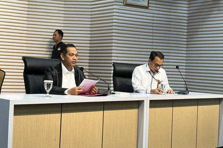 Komisi Pemberantasan Korupsi (KPK) menetapkan Kasubbag Umum dan Kepegawaian Badan Pelayanan Pajak Daerah (BPPD) Kabupaten Sidoarjo Siska Wati sebagai tersangka atas operasi tangkap tangan (OTT) beberapa waktu lalu. Uang puluhan juta rupiah disita Lembaga Antirasuah.