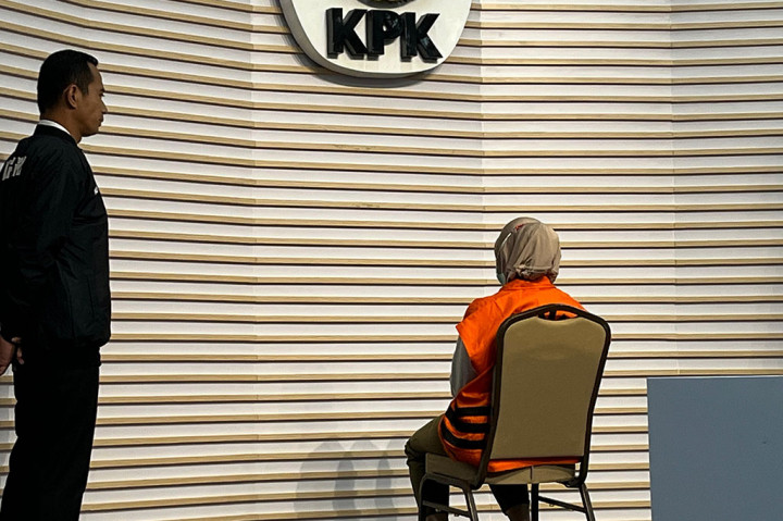 Menurut Ghufron, Rp69,9 juta yang disita penyidik hanya sebagian kecil dari total keseluruhan uang yang telah diterima Siska. Dia diperkirakan sudah melakukan permainan kotor tersebut selama 2023. “Dari dugaan pemotongan dan penerimaan uang sejumlah sekitar Rp2,7 miliar di tahun 2023,” ujar Ghufron.