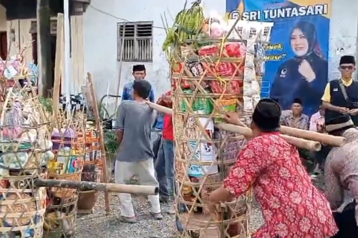 Untuk membuat satu berkat raksasa, warga biasanya menghabiskan dana hingga jutaan rupiah. Masyarakat pun tidak keberatan untuk membuat berkat raksasa terlebih apabila banyak tamu yang hadir.