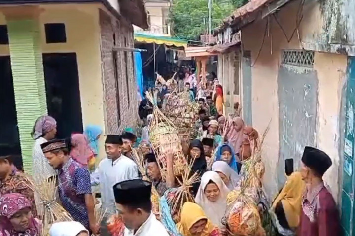 Bahkan mereka merasa bangga apabila berkat raksasa buatan mereka disuguhkan kepada tamu kehormatan. Masyarakat juga bertekad untuk mempertahankan tradisi tersebut agar kemeriahan dalam peringatan Isra Mi'raj bisa dirasakan juga oleh masyarakat dari berbagai daerah.