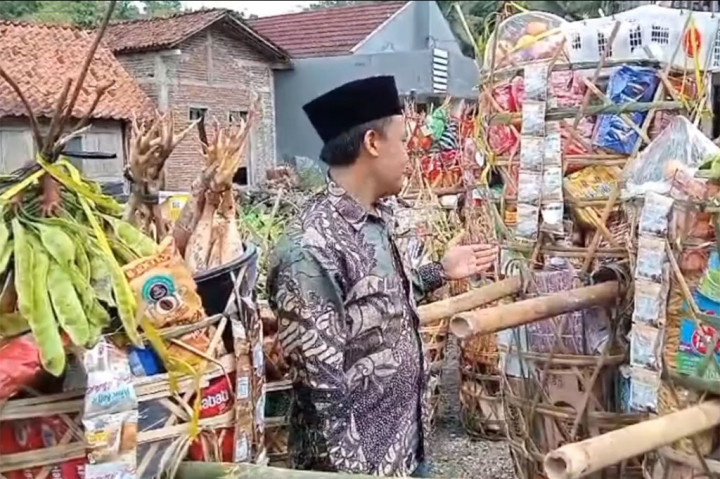 Kepala Dukuh Kedondong, Desa Plumbon, Catur Arfian, menyatakan bahwa tradisi Rajaban tersebut telah dilakukan turun-temurun dan setiap tahun dilaksanakan. 
 Berkat-berkat tersebut sebagai oleh-oleh bagi pengunjung yang hadir di acara pengajian di desanya.
