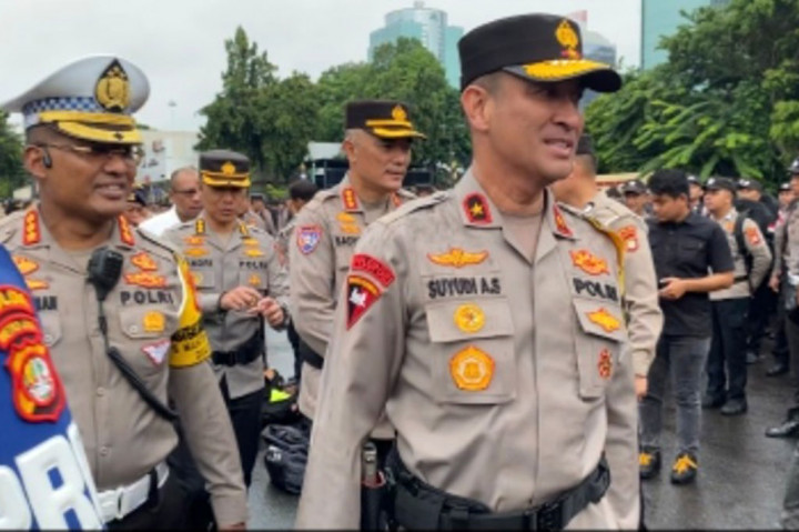 Lebih lanjut, Suyudi mengimbau personel untuk koordinasi dan kolaborasi dengan TNI, stakeholder terkait, serta elemen masyarakat. Koordinasi dinilai sangat diperlukan pada aplikasi pengamanan di lapangan guna meredam naiknya suhu politik di lokasi TPS.
