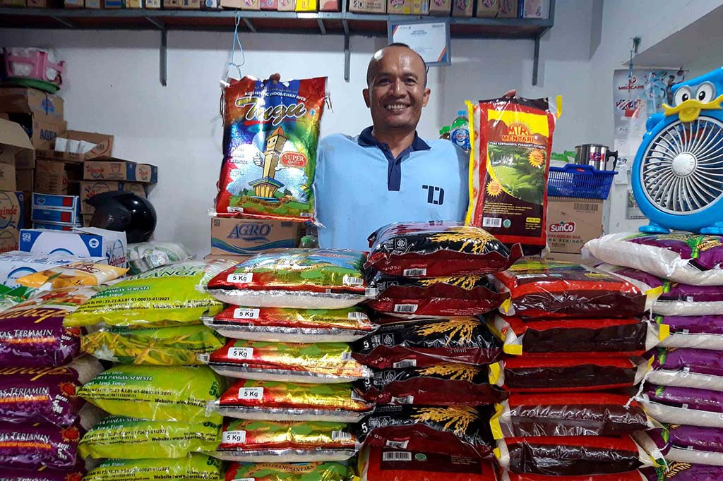 Saat ini, lanjutnya, bulog sedang persiapan bantuan pangan berupa beras SPHP kemasan 5 kg dalam jumlah besar.