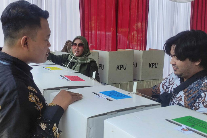 Simulasi diadakan di alun-alun, tepatnya di belakang paseban atau depan Pendopo Delta Wibawa. Simulasi melibatkan perwakilan pemilih termasuk kaum disabilitas, penyelenggara pemilu dan keamanan hingga saksi partai politik. Simulasi ini menggambarkan seperti pelaksanaan pencoblosan di TPS yang sebenarnya. Mulai dari pengambilan sumpah petugas TPS, dan dimulainya pencoblosan pukul 7 pagi. Serta pembukaan surat suara yang masih tersegel dalam kotak suara.