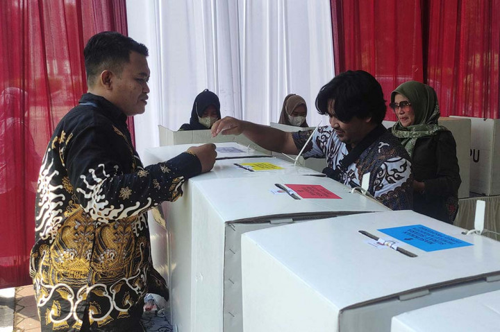 Komisi Pemilihan Umum (KPU) Sidoarjo melakukan Simulasi Pemungutan, Penghitungan Suara dan Penggunaan Sirekap Pemilu 2024, Selasa, 30 Januari 2024.