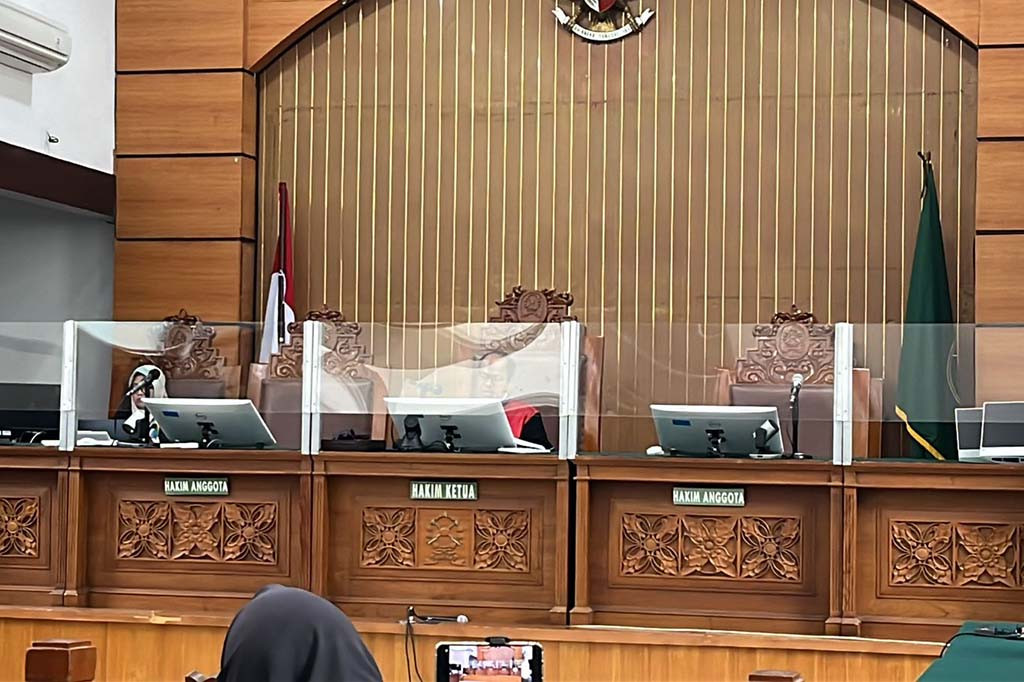 Hakim Tunggal Estiono menilai status tersangka terhadap Eddy tidak sesuai dengan aturan yang berlaku. Status hukum itu juga dinilai tidak mengikat dan memiliki kekuatan hukum.