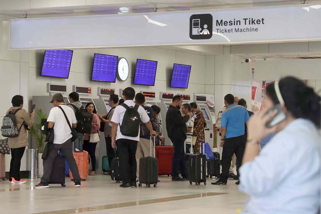 Eva menjelaskan beberapa faktor-faktor yang mempengaruhi penentuan tarif dinamis diantaranya jam sibuk atau jam non sibuk, momen liburan atau non liburan hingga pada hari kerja ataupun akhir pekan.