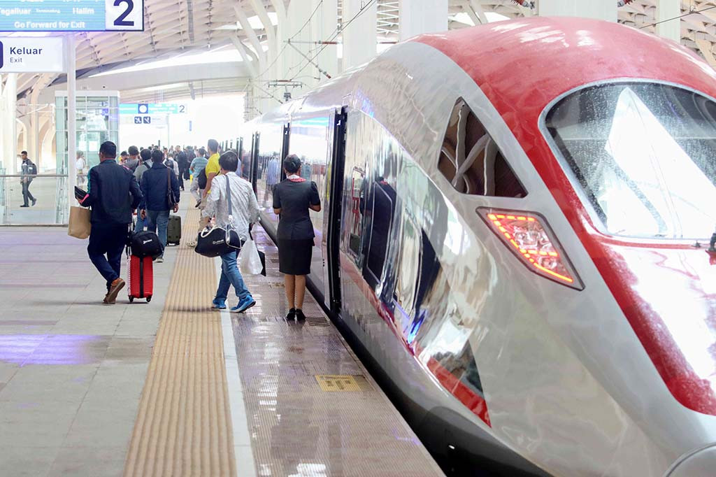 PT Kereta Cepat Indonesia China (KCIC) menerapkan skema 'dynamic pricing' atau tarif dinamis untuk perjalanan Kereta Cepat Whoosh yang lebih fleksibel mulai keberangkatan 3 Februari 2024.