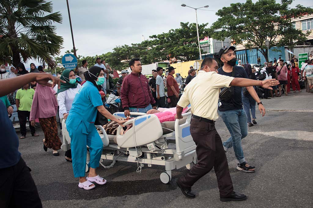 Kejadian ledakan tersebut mengakibatkan pelayanan di RS Semen Padang lumpuh total sejak Selasa sore.
