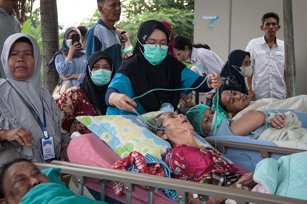 Berdasarkan informasi dari pihak rumah sakit jumlah total pasien pada saat kejadian ada sebanyak 102 orang.