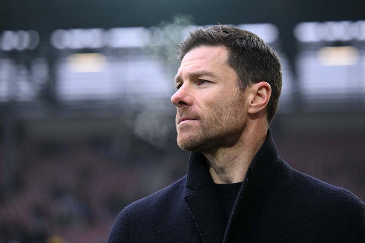 Carragher menyebut bahwa salah satu alasan Klopp bisa sukses di Liverpool adalah hubungan baiknya dengan para fans. Hal itu, menurut Carragher, dimiliki Alonso yang merupakan mantan pemain pujaan Liverpudlian.