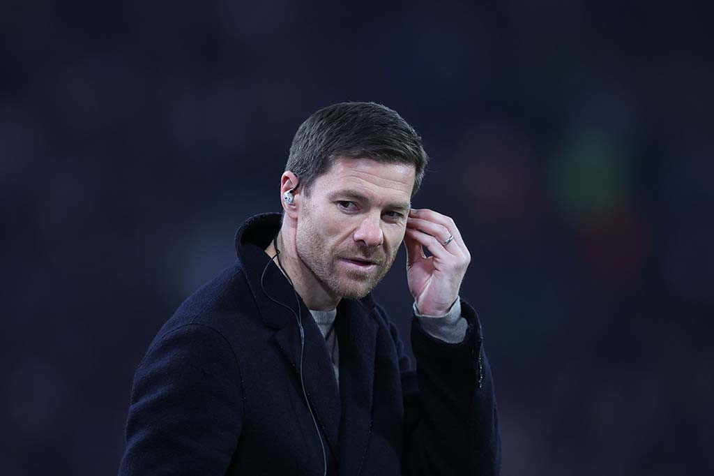 Legenda hidup Liverpool, Jamie Carragher, menilai mantan rekan setimnya, Xabi Alonso, layak melatih The Reds. Seperti diketahui, Liverpool akan ditinggal Juergen Klopp pada akhir musim karena pelatih asal Jerman itu ingin rehat.