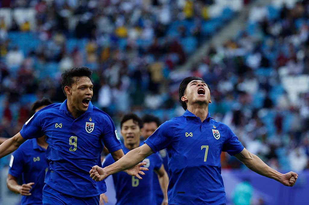 Thailand yang merupakan tim berperingkat terendah yang tersisa di turnamen tersebut membalas tepat sebelum satu jam melalui gol yang dicetak pemain pengganti Supachok Sarachat.