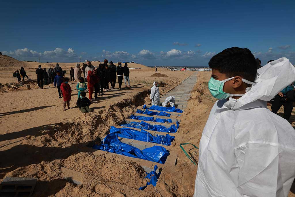 Pasukan pendudukan mencuri 110 jasad dari Rumah Sakit Al-Shifa dan dari sebuah pemakaman di depan UGD di rumah sakit yang sama pada November tahun lalu.