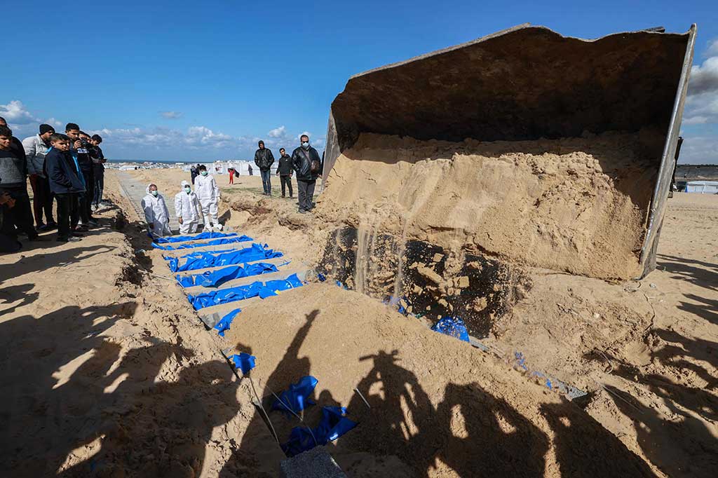 Pada 2009, media Israel mengungkapkan bahwa negara pendudukan itu memiliki bank kulit manusia terbesar di dunia. Setelah bertahun-tahun, direktur Bank Kulit Israel pada Maret 2014 mengatakan kepada saluran TV Channel 10 bahwa cadangan kulit di bank tersebut berjumlah sekitar 170 meter persegi.