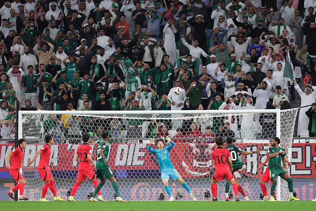 Pada babak tambahan, kedua negara berupaya untuk mencari gol kemenangan, namun penampilan gemilang dari lini belakang serta penjaga gawang Arab Saudi dan Korea Selatan membuat pemenang harus ditentukan lewat adu penalti.