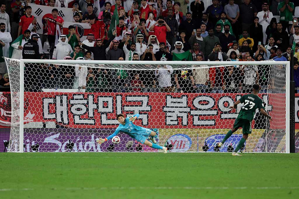 Korea Selatan memastikan diri sebagai pemenang dengan skor 4-2 pada pertandingan ini setelah tendangan dua eksekutor penalti Arab Saudi dapat dihalau oleh Jo Hyeon-woo.