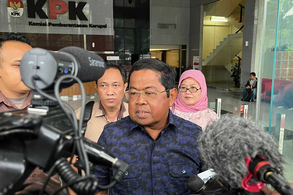 “Posisi pernah menjadi komisaris CLM satu hari, jadi, saya tanggal 4 Juli 2022 diangkat dalam rapat RUPS luar biasa, tapi, tanggal 5 saya sudah mengundurkan diri,” kata Idrus di Gedung Merah Putih KPK, Jakarta Selatan, Rabu, 31 Januari 2024.