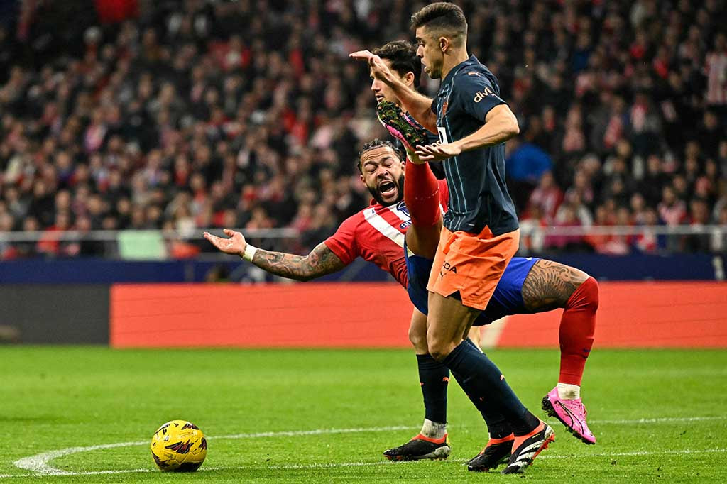 Valencia mengatakan bek tengah berusia 33 tahun itu telah mencapai kesepakatan untuk mengakhiri kontraknya dengan klub.