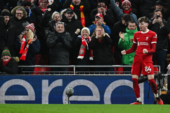 Keunggulan Liverpool bertambah menjadi 2-0 pada menit ke-39 lewat aksi Conor Bradley. Bek kanan berusia 20 tahun itu mencatatkan namanya di papan skor lewat tembakan kaki kanan keras ke tiang jauh.
