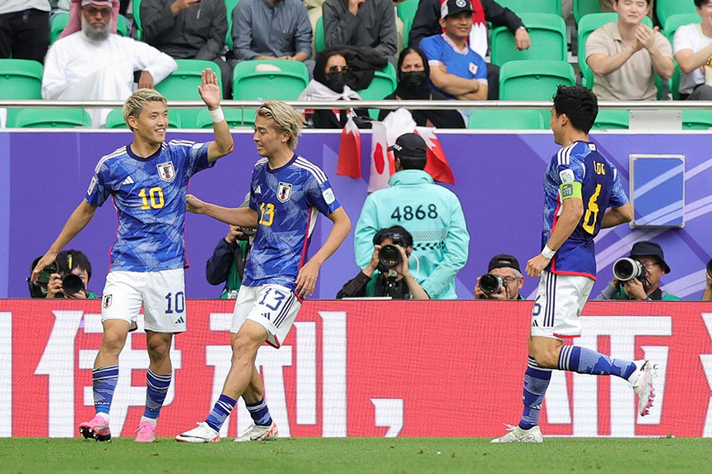 Jepang berhasil membuka keunggulan pada menit ke-31 lewat Ritsu Doan. Seiya Maikuma awalnya melepas tembakan dari luar kotak penalti. Bola membentur tiang gawang, tapi pantulannya langsung disambar Doan. Skor 1-0 bertahan sampai babak pertama berakhir.
