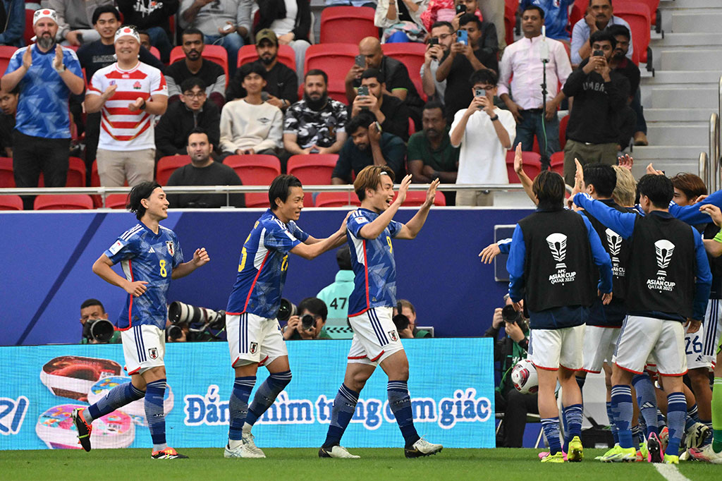 Pada menit ke-72, Jepang mengembalikan keunggulan dua gol. Kali ini dari aksi Ayase Ueda yang meloloskan diri dari kawalan bek-bek Bahrain dan melepas tembakan yang membuat bola melewati sela kedua kaki kiper lawan. Jepang menang 3-1 atas Bahrain.