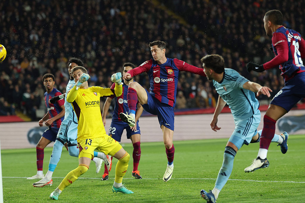 Selepas jeda istirahat, Barcelona masih memegang kendali permainan. Xavi kemudian memasukkan Vitor Roque untuk menggantikan Fermin Lopez pada menit ke-62. Keputusan Xavi membuahkan hasil. Hanya semenit usai masuk, penyerang berusia 19 tahun itu sukses mencetak gol lewat sundulan.