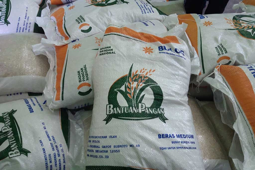 Menurut Musyarofah, bantuan beras program bantuan pangan nontunai begitu bermakna untuk menyambung hidup.