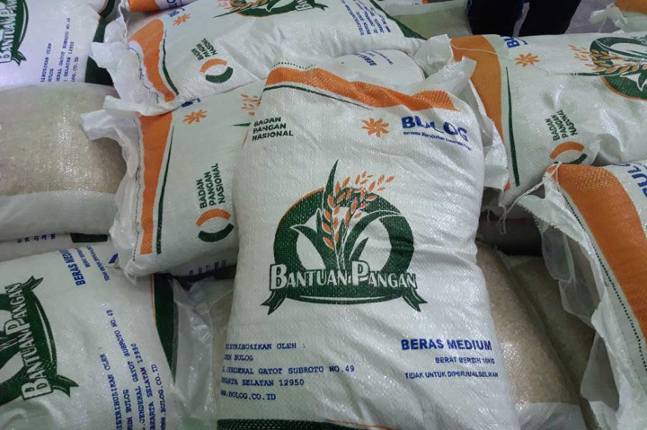 Menurut Musyarofah, bantuan beras program bantuan pangan nontunai begitu bermakna untuk menyambung hidup.