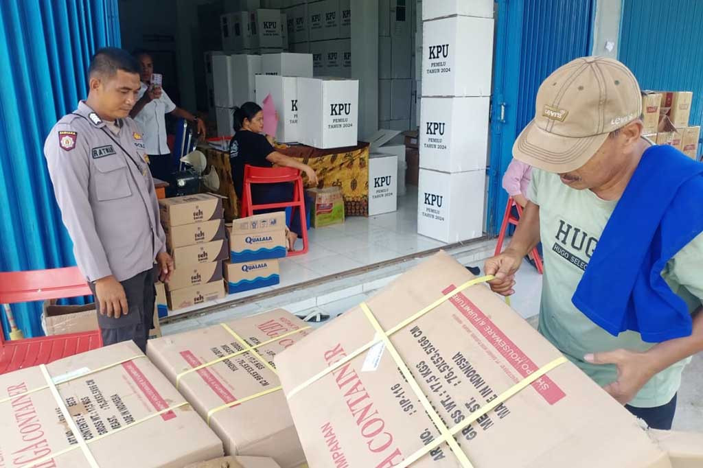 Polres Keerom melaksanakan pengecekan dan memastikan kesiapan logistik Pemilu 2024 sebelum didistribusikan ke setiap tempat pemungutan suara (TPS) di Kabupaten Keerom, Provinsi Papua. Pengecekan logistik pemilu ini dilakukan intens menjelang hari pemungutan suara pada Rabu, 14 Februari 2024.