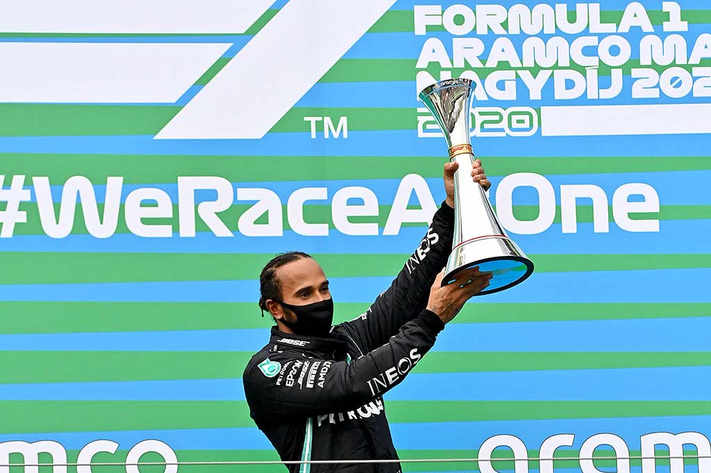 Sepanjang musim 2023, Hamilton mengumpulkan total 234 poin dari 22 seri yang digelar tanpa satupun kemenangan. Posisi terbaiknya adalah podium dua di GP Australia, Spanyol, dan Meksiko. Dia juga merebut podium tiga sebanyak tiga kali di GP Kanada, Inggris, dan Singapura.