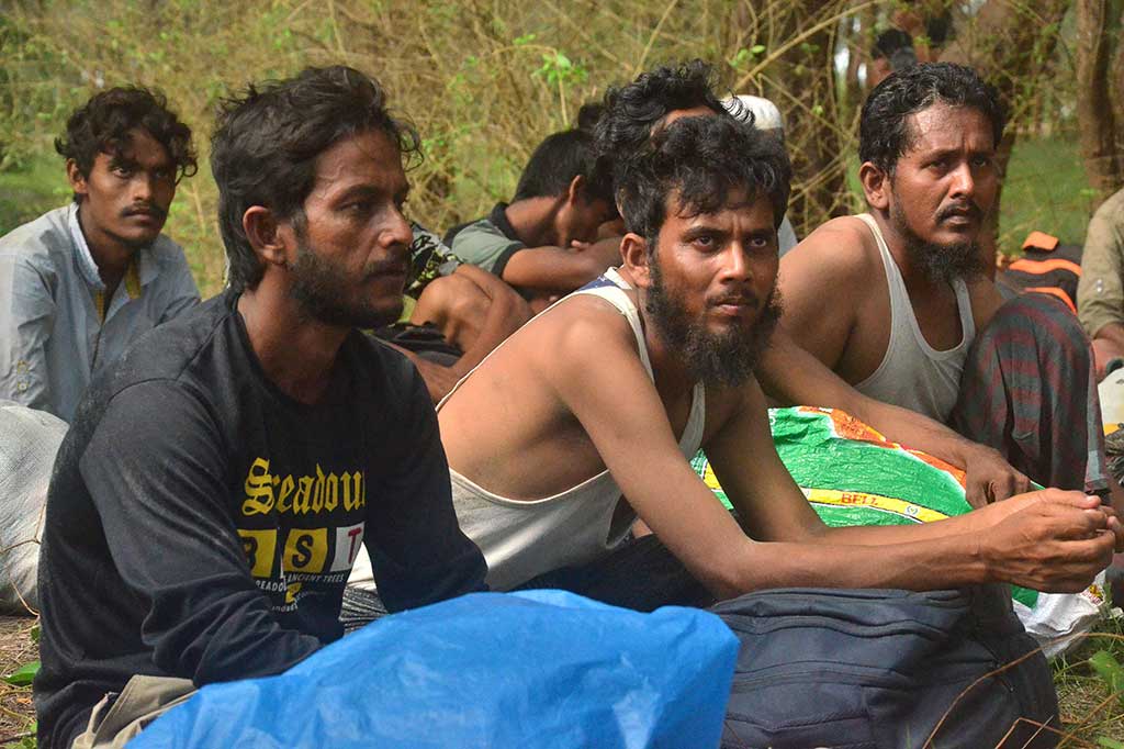 Kapolres Langsa AKBP Andy Rahmansyah mengatakan warga Aceh Timur menolak menampung 137 imigran Rohingya tersebut. 