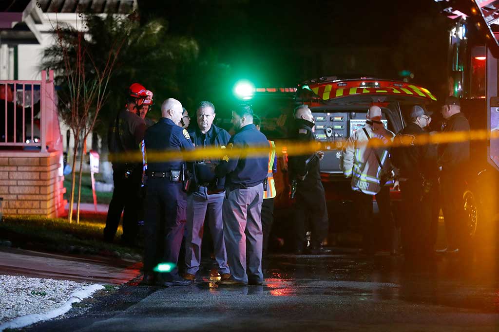 “Saya dapat memastikan bahwa ada beberapa korban jiwa baik di dalam pesawat maupun di dalam rumah mobil,” kata Scott Ehlers, kepala pemadam kebakaran kota pesisir Clearwater, pada konferensi pers.