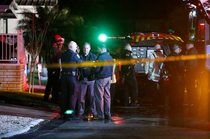 “Saya dapat memastikan bahwa ada beberapa korban jiwa baik di dalam pesawat maupun di dalam rumah mobil,” kata Scott Ehlers, kepala pemadam kebakaran kota pesisir Clearwater, pada konferensi pers.