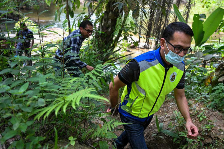 Lebih dari 100 pengungsi Rohingya melarikan diri dari pusat penahanan di Malaysia setelah terjadi kerusuhan, Kamis, 1 Februari 2024 malam. Petugas kini tengah memburu mereka.