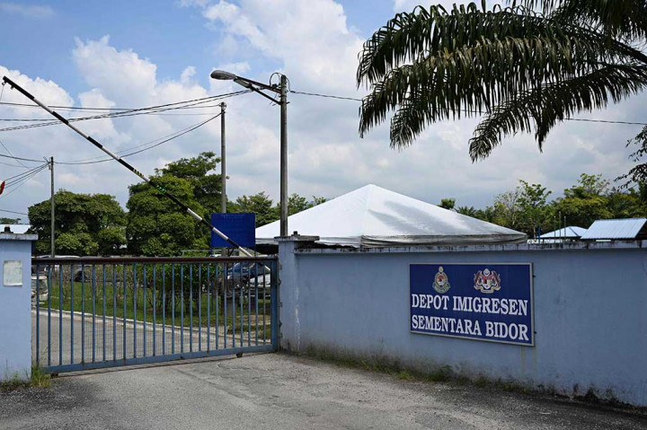 Dia mengatakan seorang pengungsi yang tidak diketahui identitasnya tewas di jalan raya Utara-Selatan setelah ditabrak oleh kendaraan yang lewat dalam kegelapan.