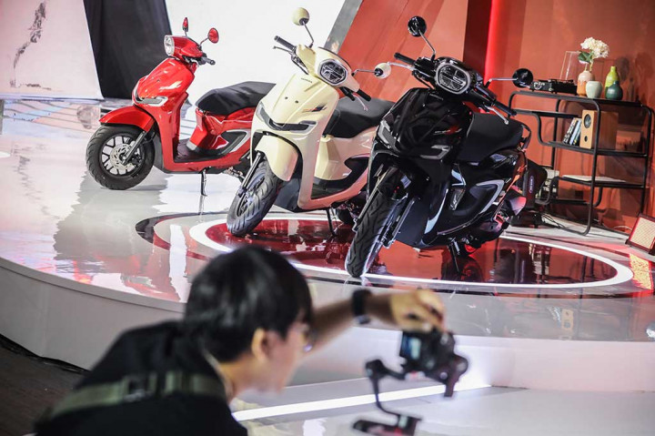 Pada tipe CBS dipasarkan dengan harga Rp27.550.000 (on the road Jakarta), tersedia dalam tiga warna juga yaitu Glam Red, Glam Black dan Glam Beige.