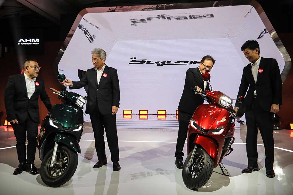 PT Astra Honda Motor (AHM) meluncurkan skutik premium fashionable 160cc pertama di Indonesia, New Honda Stylo 160 yang siap menjadi pusat perhatian melalui balutan desain modern klasik retro dan performa sepeda motor terbaik di kelasnya.