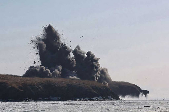 Pyongyang telah melakukan lebih banyak uji coba senjata, termasuk beberapa peluncuran rudal jelajah, uji coba sistem senjata nuklir bawah air, dan menembakkan rudal balistik hipersonik berbahan bakar padat.