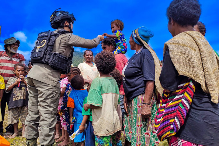 Kegiatan berbagi kasih ini menjadi salah satu upaya untuk menghilangkan rasa trauma yang mungkin dialami oleh anak-anak dan orang tua akibat kejadian-kejadian yang terjadi beberapa waktu lalu.